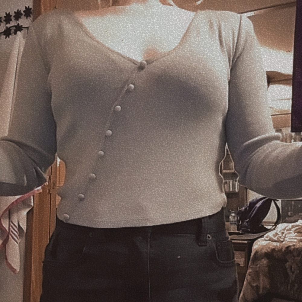 Moss colored long sleeve top w/ decor buttons